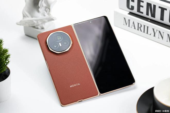 ：6100mAh+北斗豪横指数爆表！K8凯发荣耀MagicV5王炸登场(图2)